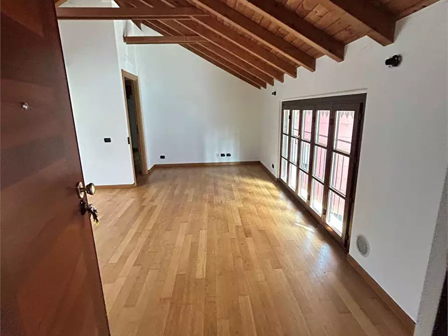 Immagine 5 di Villa in vendita  in VIA CATTANEO  10 a Cantù