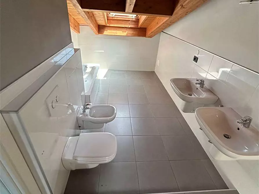 Immagine 22 di Villa in vendita  in VIA CATTANEO  10 a Cantù