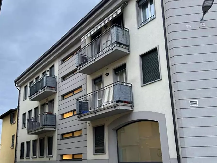 Immagine 3 di Appartamento in vendita  in PIAZZA UMBERTO I 7 a Figino Serenza