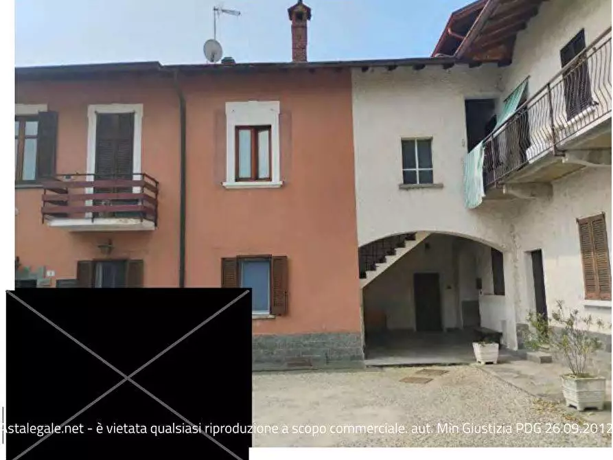 Immagine 8 di Casa bifamiliare in vendita  in Vicolo Castello a Cocquio-Trevisago