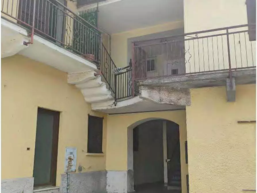 Immagine 9 di Casa bifamiliare in vendita  in Vicolo Castello a Cocquio-Trevisago