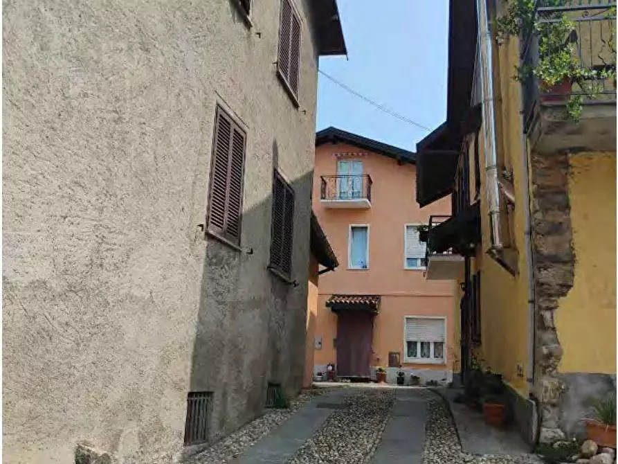 Immagine 22 di Casa bifamiliare in vendita  in Vicolo Castello a Cocquio-Trevisago