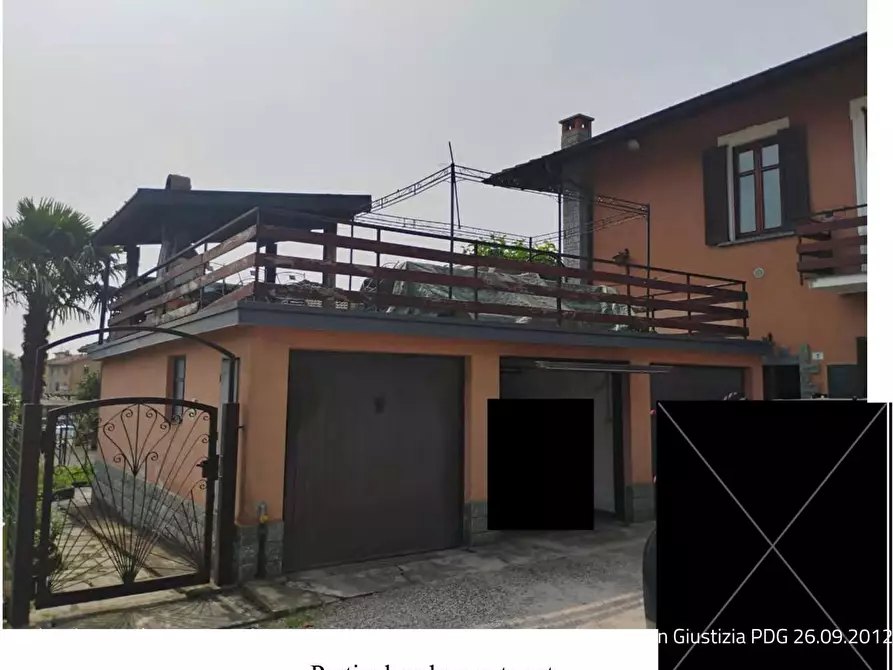 Immagine 24 di Casa bifamiliare in vendita  in Vicolo Castello a Cocquio-Trevisago