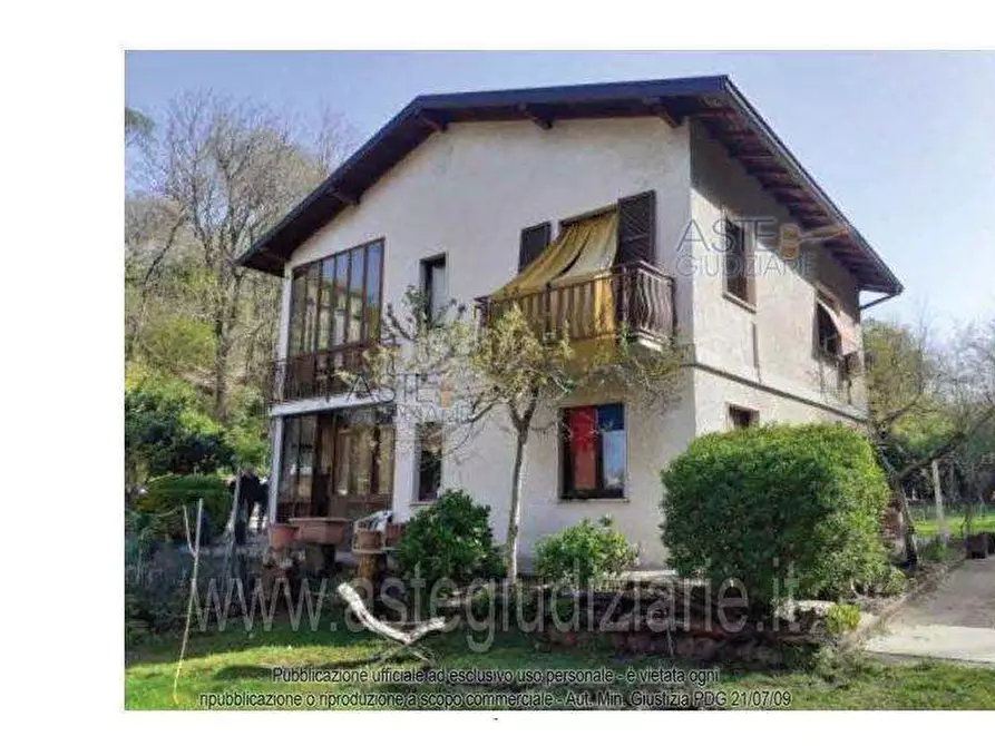 Immagine 1 di Casa bifamiliare in vendita  in Via Pora  8 a Cuvio