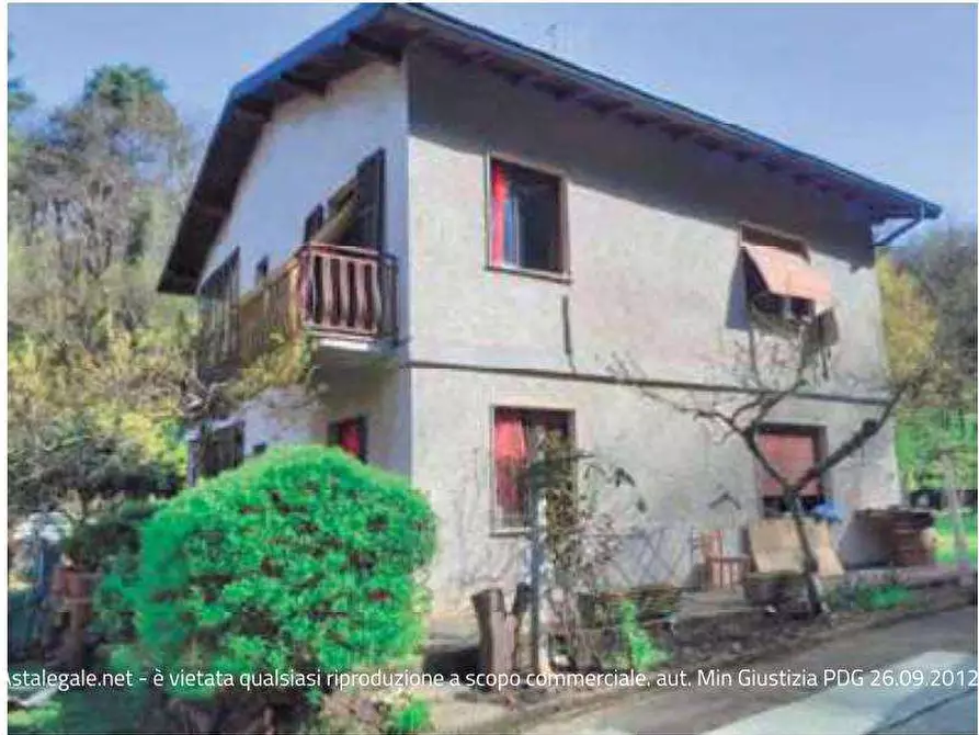 Immagine 5 di Casa bifamiliare in vendita  in Via Pora  8 a Cuvio