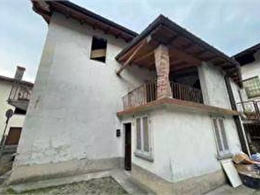 Immagine 3 di Porzione di casa in vendita  in Strada stazione 11 a Cocquio-Trevisago