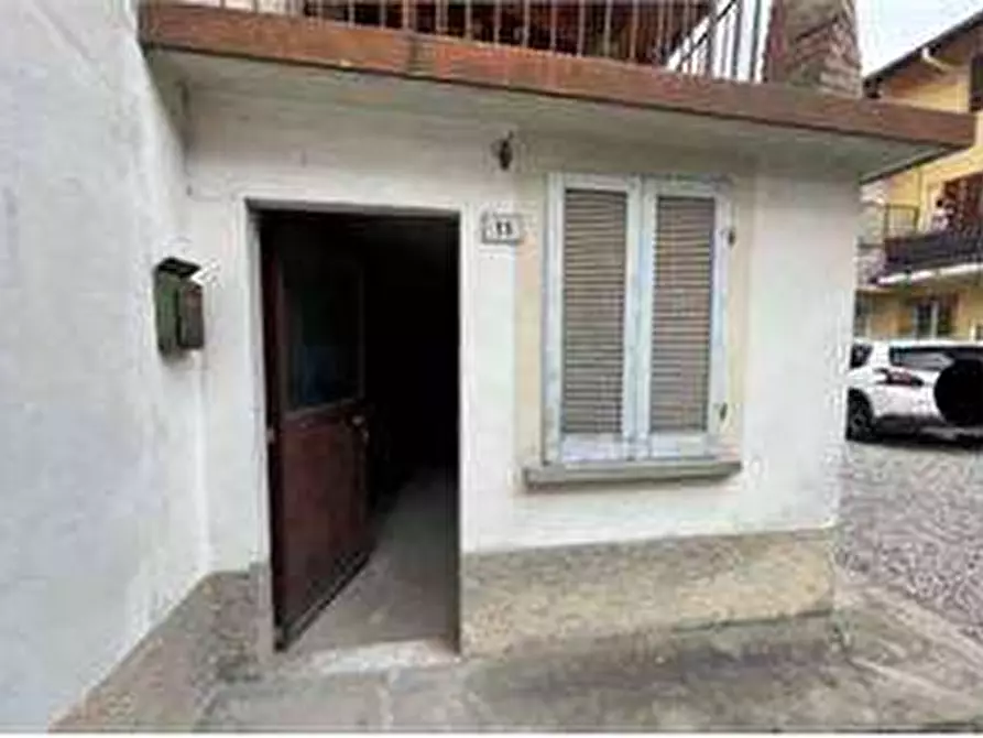 Immagine 4 di Porzione di casa in vendita  in Strada stazione 11 a Cocquio-Trevisago