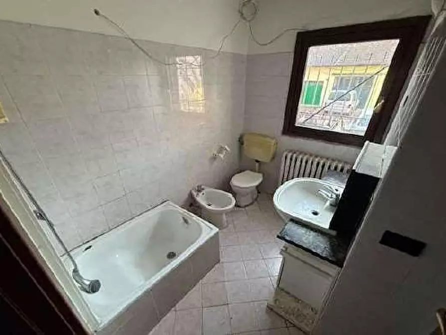 Immagine 12 di Appartamento in vendita  in Via Garibaldi  32/42 a Venegono Superiore