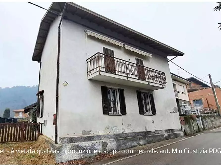 Immagine 1 di Appartamento in vendita  in Via Incasale  14 a Sesto Calende