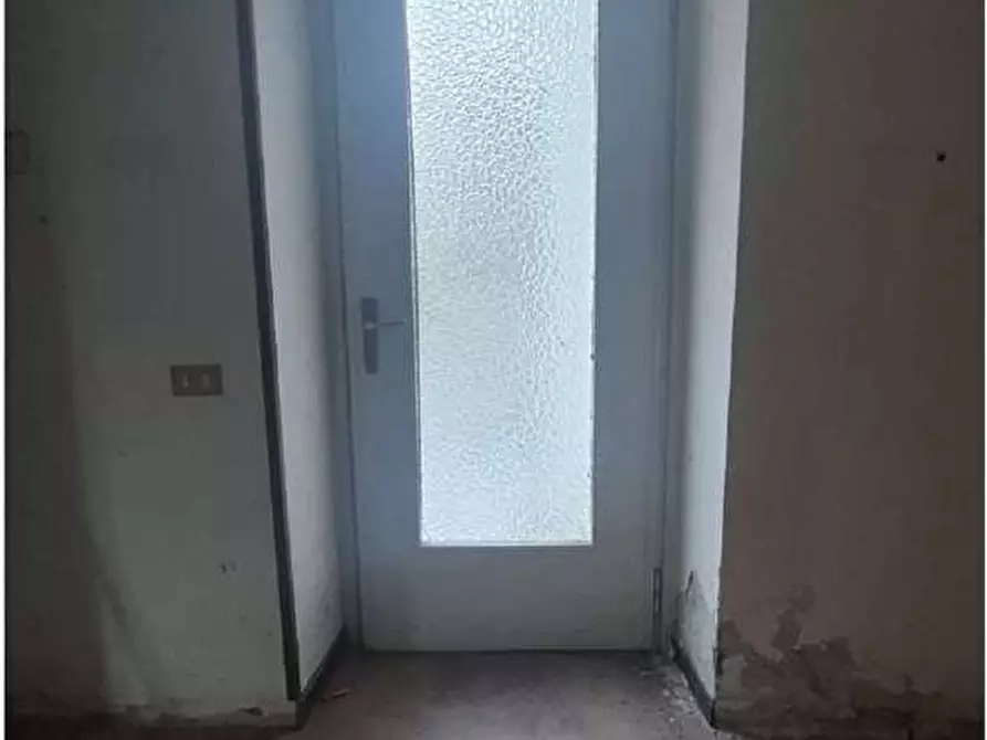 Immagine 25 di Appartamento in vendita  in Via Incasale  14 a Sesto Calende