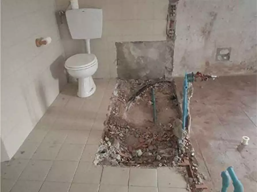 Immagine 33 di Appartamento in vendita  in Via Incasale  14 a Sesto Calende