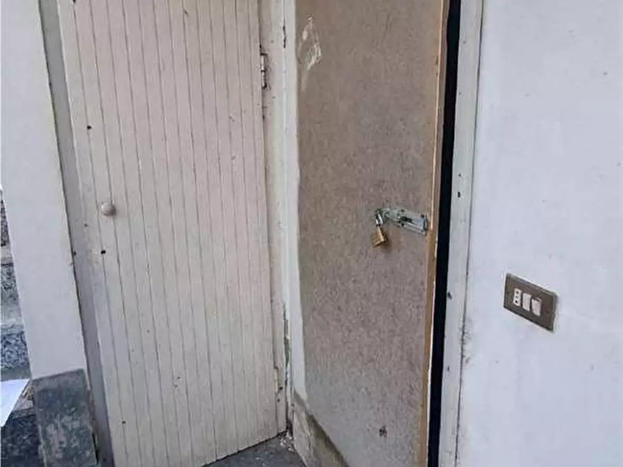 Immagine 38 di Appartamento in vendita  in Via Incasale  14 a Sesto Calende
