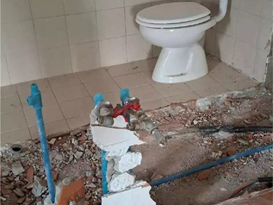 Immagine 39 di Appartamento in vendita  in Via Incasale  14 a Sesto Calende