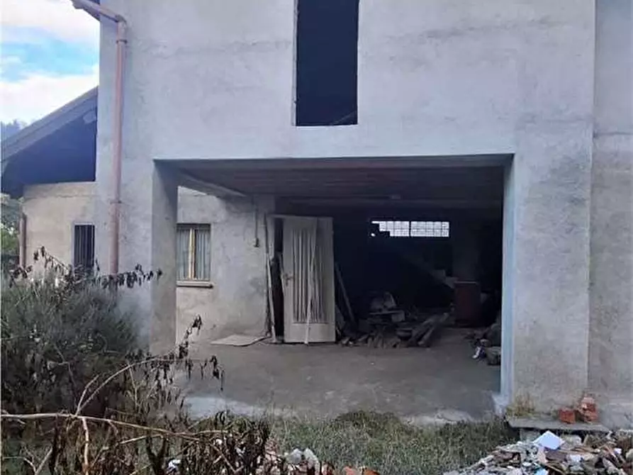 Immagine 4 di Appartamento in vendita  in Via Incasale  14 a Sesto Calende