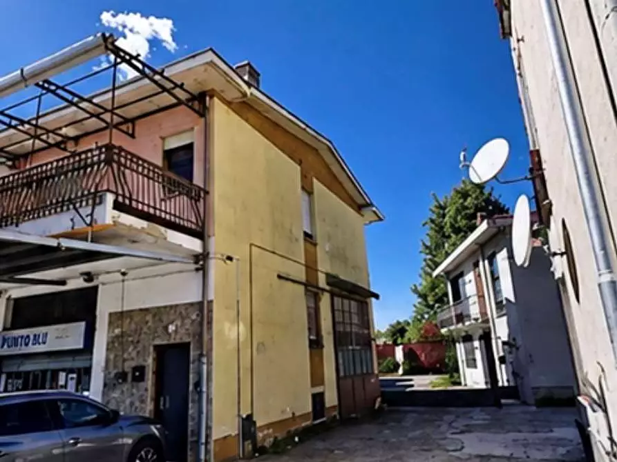 Immagine 3 di Appartamento in vendita  in Via trieste 13 a Ferno