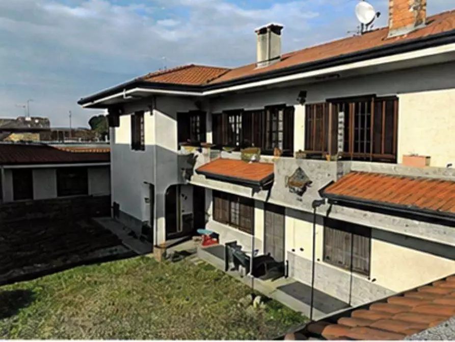 Immagine 1 di Appartamento in vendita  in Via San Pietro 12 a Arconate