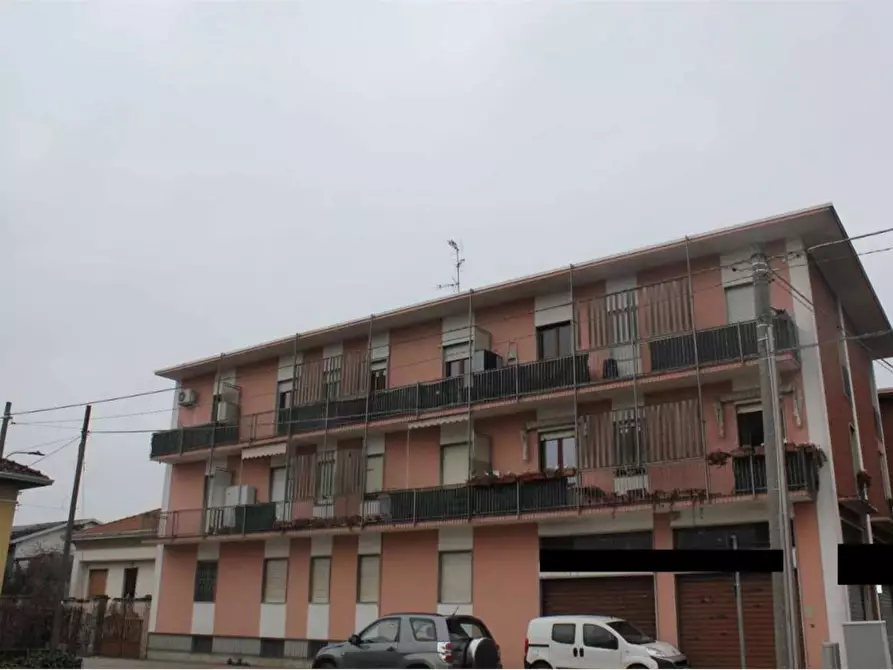 Immagine 2 di Appartamento in vendita  in Via leopardi  15 a Lonate Pozzolo