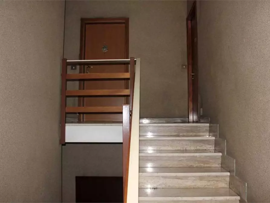 Immagine 5 di Appartamento in vendita  in Via leopardi  15 a Lonate Pozzolo