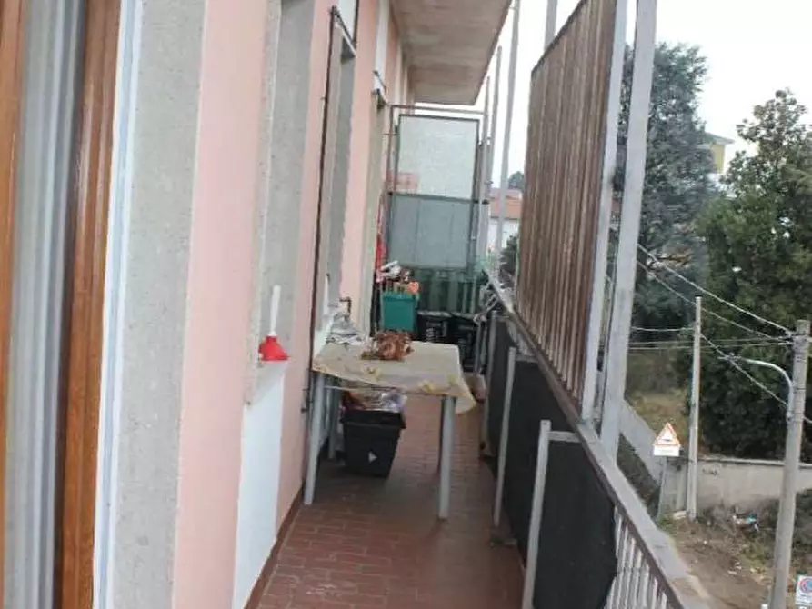Immagine 12 di Appartamento in vendita  in Via leopardi  15 a Lonate Pozzolo