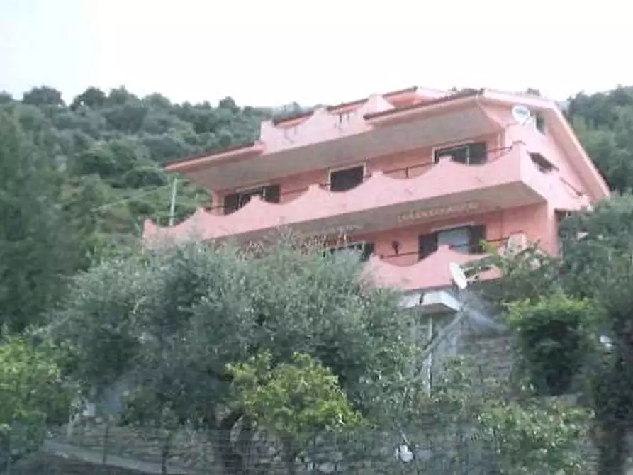 Immagine 1 di Appartamento in vendita  in Strada Carrozzabile San Pietro 174 a San Remo