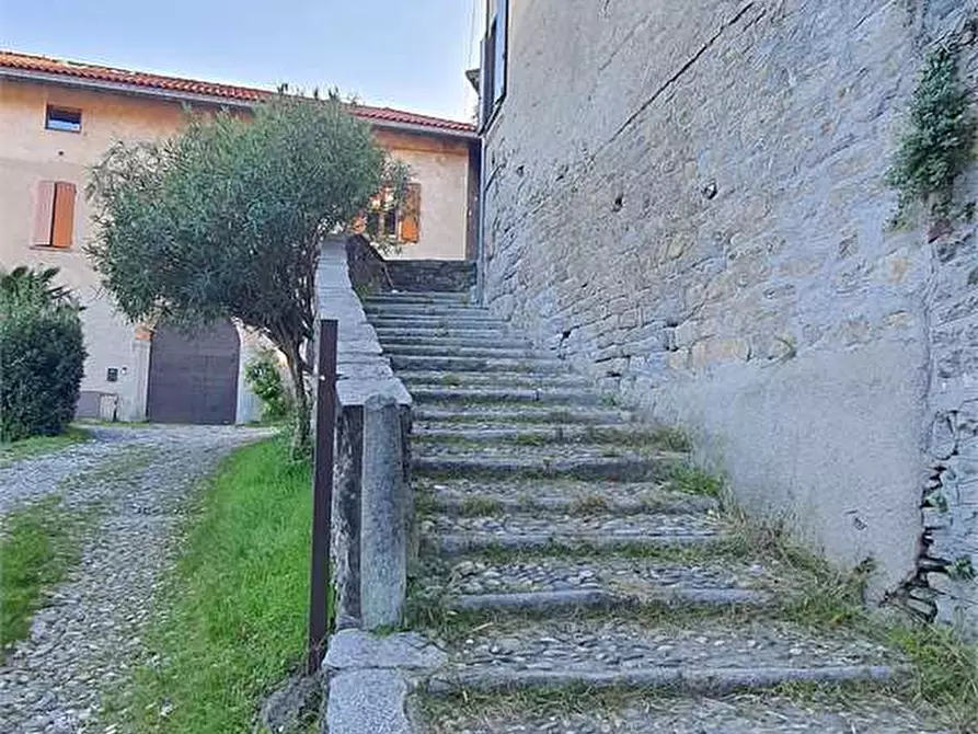 Immagine 9 di Appartamento in vendita  in Via ADAMOLI DOMENICO 14 14 a Besozzo