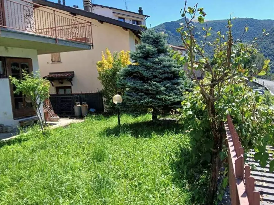 Immagine 9 di Appartamento in vendita  in  Via Trieste  6 a Ponna