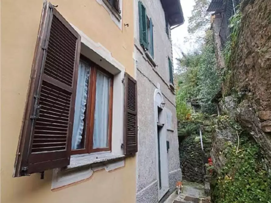 Immagine 3 di Appartamento in vendita  in  Via Trebisonda 11 a Valsolda