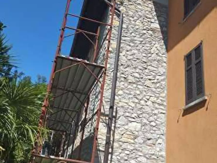 Immagine 3 di Appartamento in vendita  in Strada Armino 9 a Cocquio-Trevisago