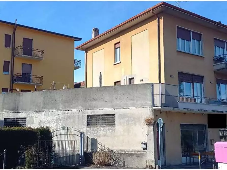 Immagine 2 di Appartamento in vendita  in Via Morazzone 34 a Gazzada Schianno