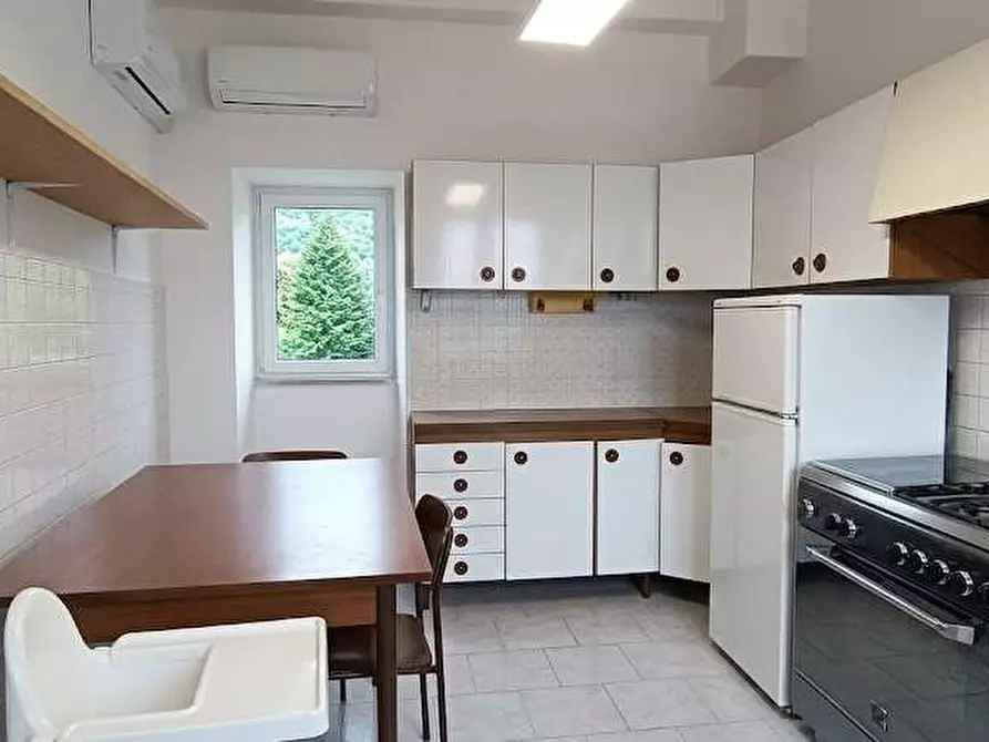 Immagine 4 di Appartamento in vendita  in via Trento 4 a Gavirate