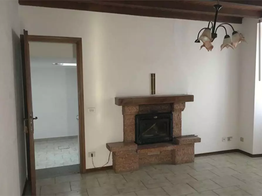 Immagine 6 di Appartamento in vendita  in Via Volta  61 a Lipomo