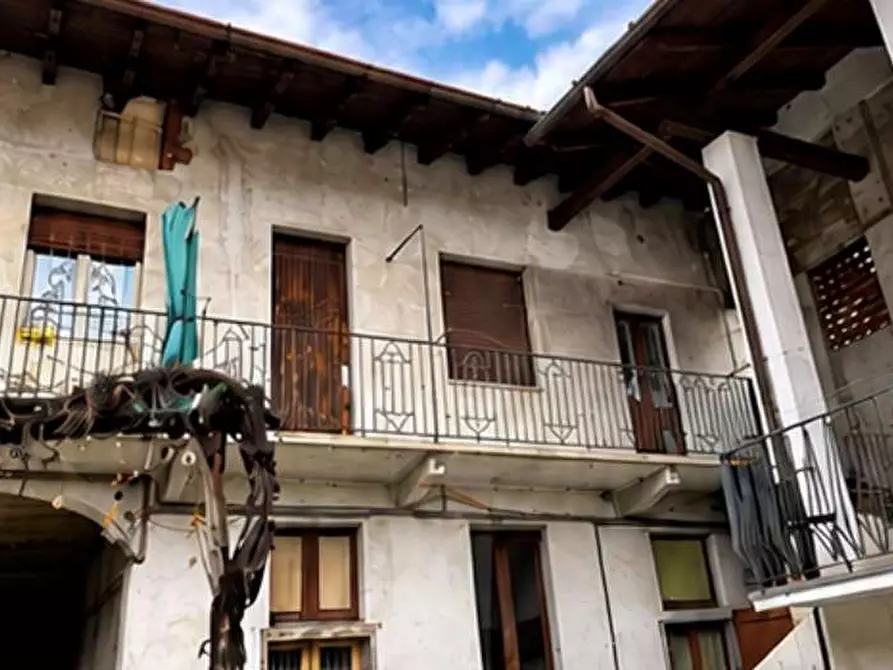 Immagine 3 di Appartamento in vendita  in Vicolo dei Romani 23 a Casorate Sempione