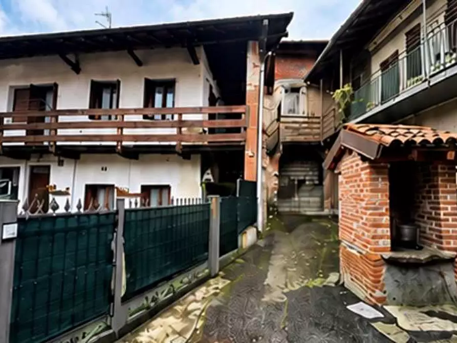 Immagine 34 di Appartamento in vendita  in Vicolo dei Romani 23 a Casorate Sempione