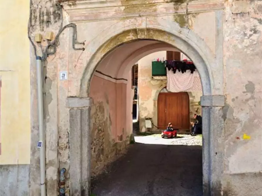 Immagine 1 di Appartamento in vendita  in Via Libertà  27 a Casalzuigno