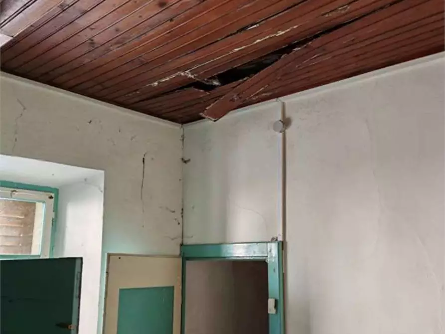 Immagine 12 di Appartamento in vendita  in Via Libertà  27 a Casalzuigno