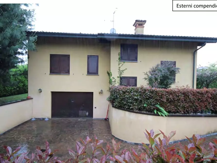 Immagine 2 di Villa in vendita  in Via G. Pascoli 37 a Cadorago