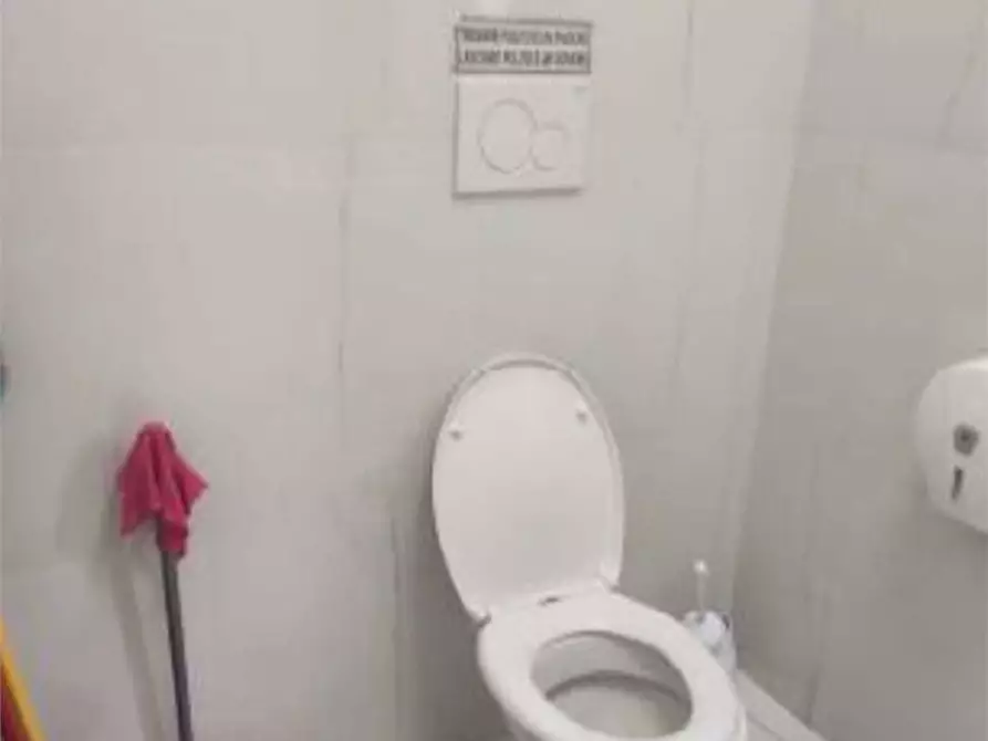 Immagine 9 di Negozio in vendita  in Via Michelangelo Buonarroti 10 a Busto Arsizio