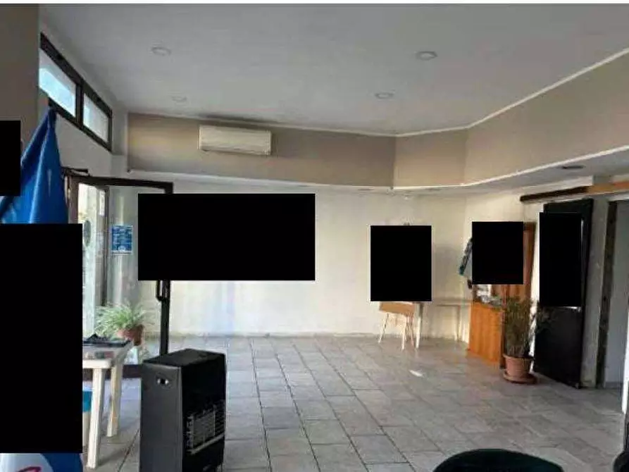 Immagine 4 di Negozio in vendita  in Via Cavour 12 a Castronno