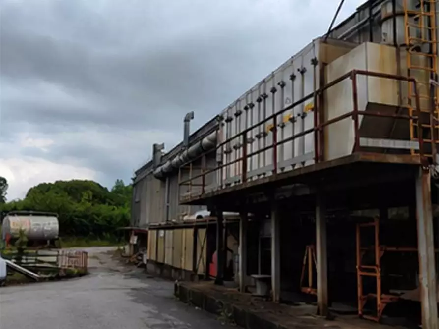 Immagine 2 di Capannone industriale in vendita  a Bisuschio