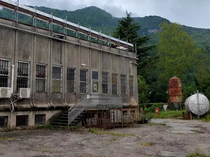 Immagine 3 di Capannone industriale in vendita  a Bisuschio