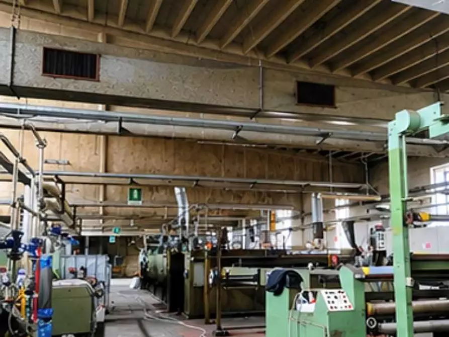Immagine 8 di Capannone industriale in vendita  a Bisuschio