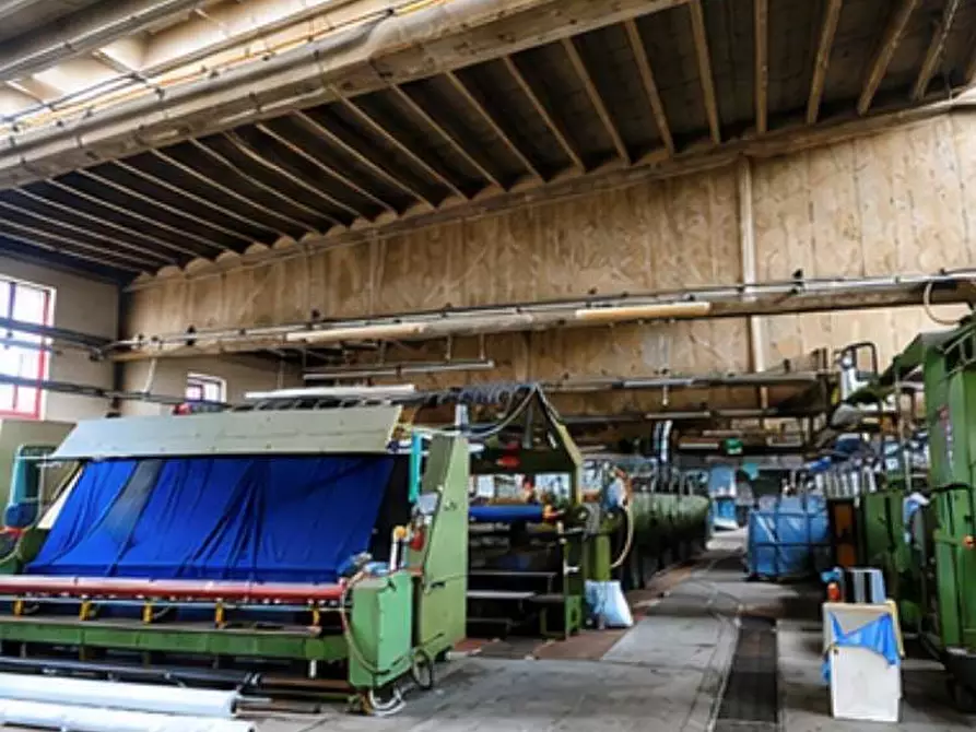 Immagine 9 di Capannone industriale in vendita  a Bisuschio