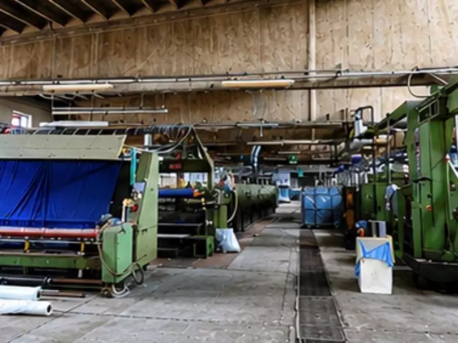 Immagine 10 di Capannone industriale in vendita  a Bisuschio