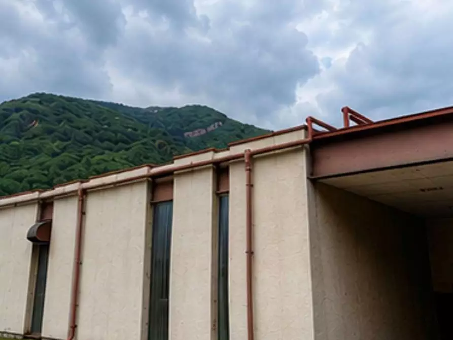 Immagine 13 di Capannone industriale in vendita  a Bisuschio