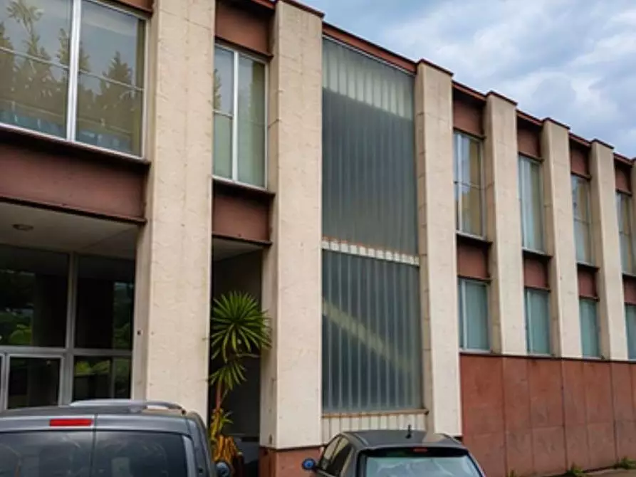 Immagine 1 di Capannone industriale in vendita  a Bisuschio