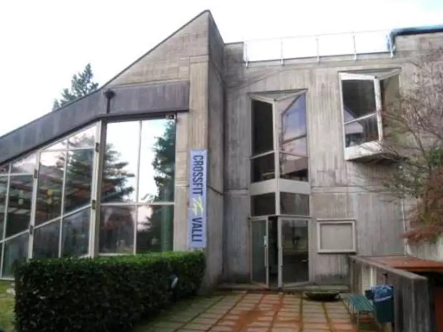 Immagine 1 di Negozio in vendita  in Via Gaetano Previati  9 a Induno Olona