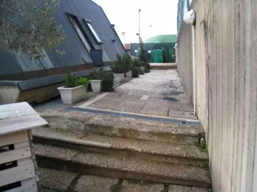 Immagine 9 di Negozio in vendita  in Via Gaetano Previati  9 a Induno Olona