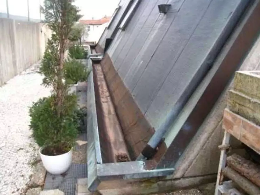 Immagine 11 di Negozio in vendita  in Via Gaetano Previati  9 a Induno Olona