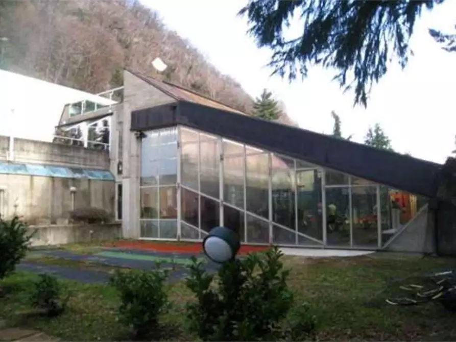 Immagine 14 di Negozio in vendita  in Via Gaetano Previati  9 a Induno Olona