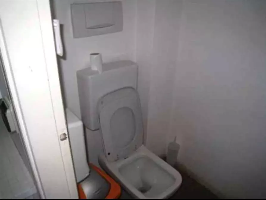 Immagine 23 di Negozio in vendita  in Via Gaetano Previati  9 a Induno Olona